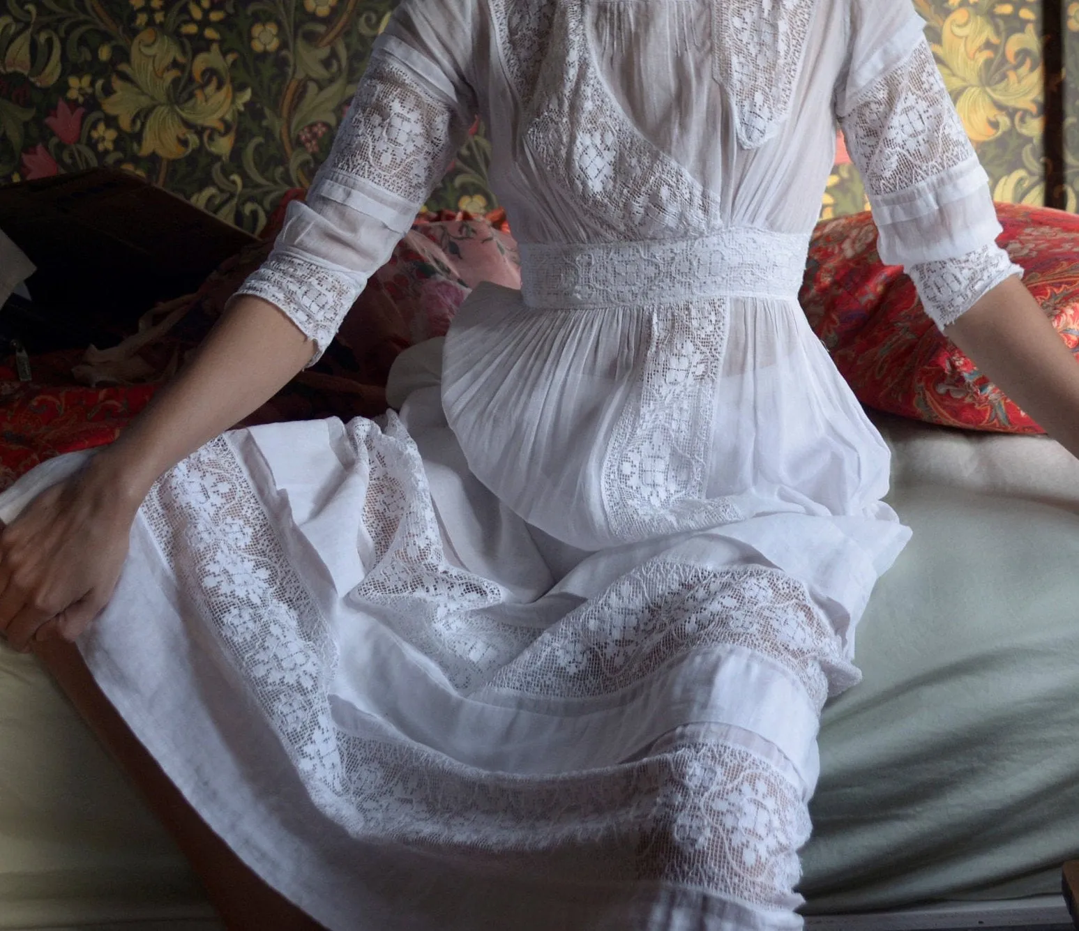 Antique Edwardian sheer cotton and fillet lace lawn dress // x-small, small
